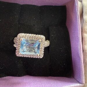 Elegant Silver and Blue Gemstone Ring